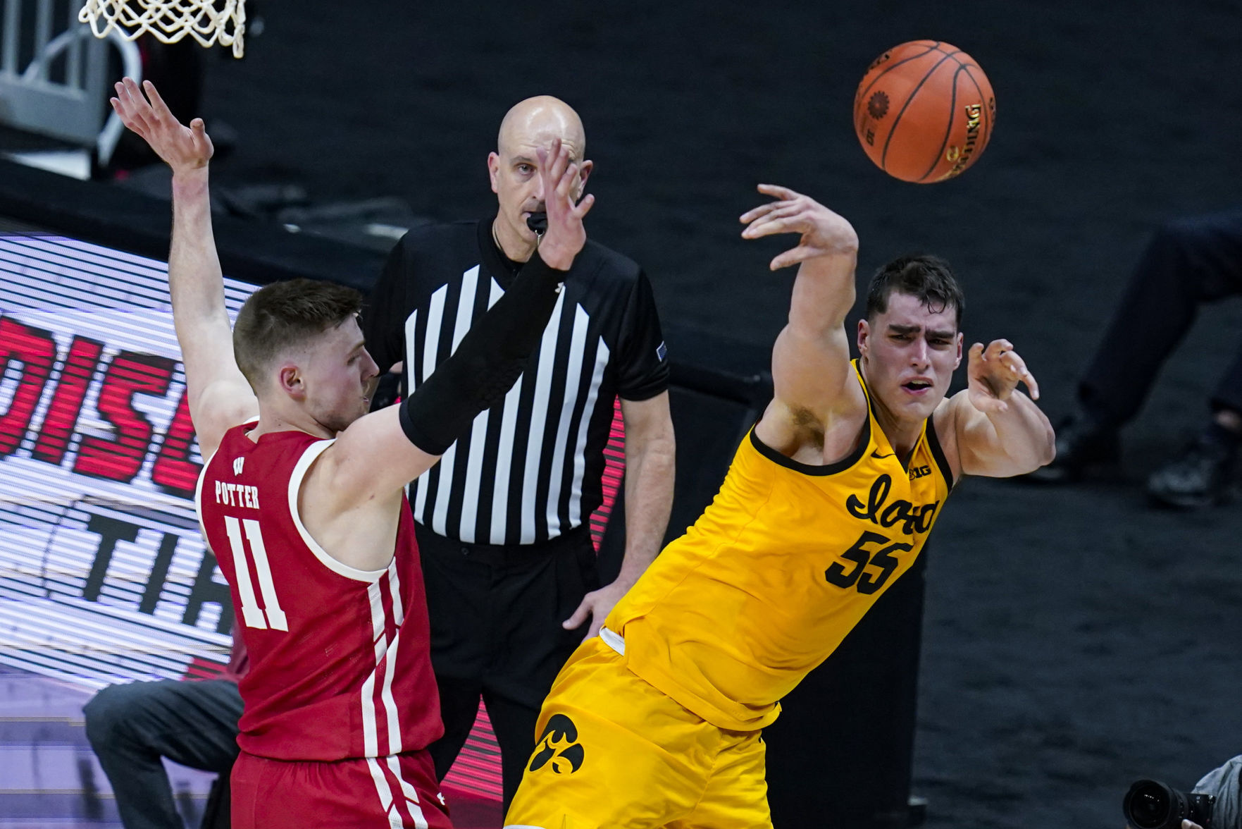 B10 Wisconsin Iowa Basketball